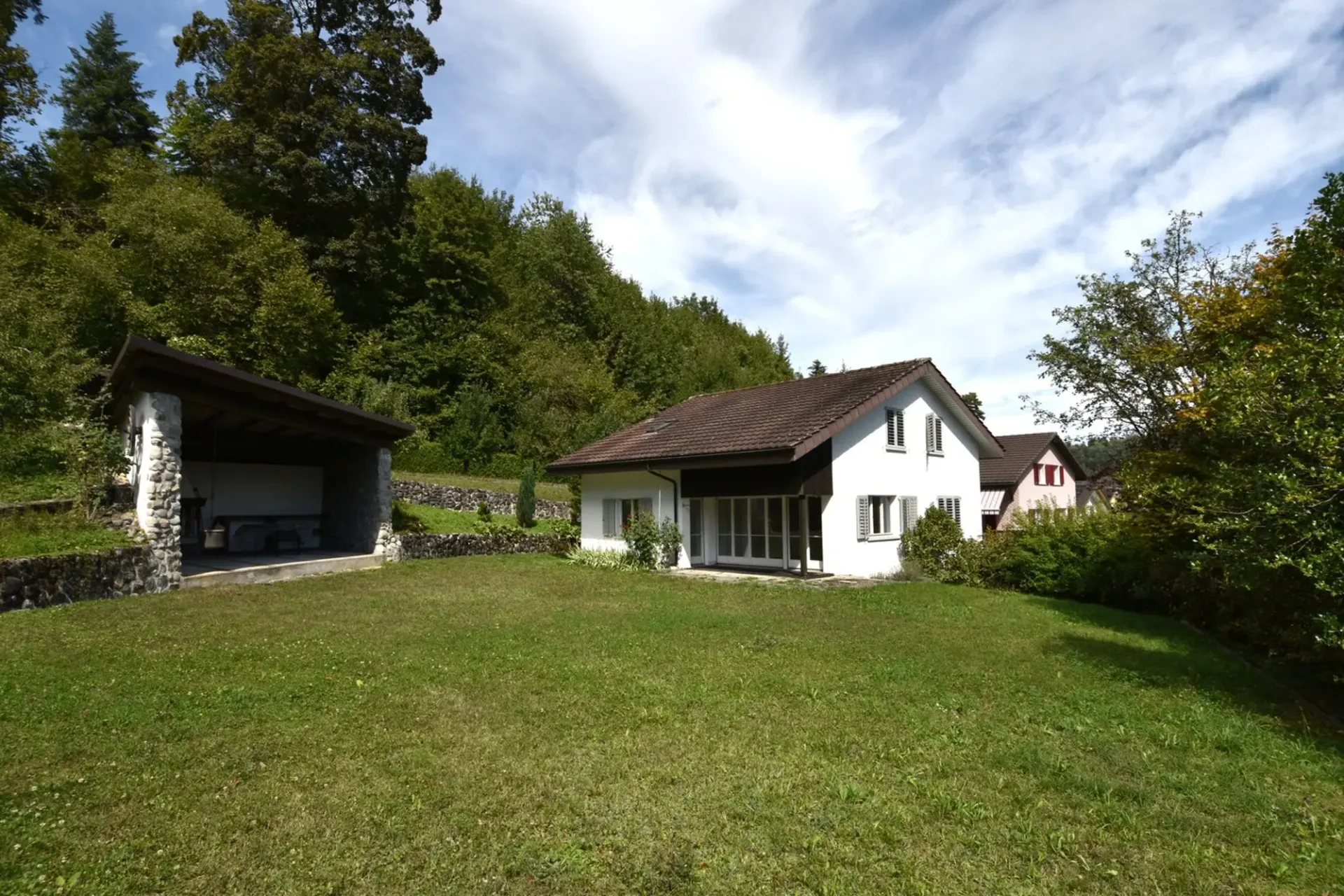 Einfamilienhaus mit herrlichem Grundstück und Ausbaupotenzial
