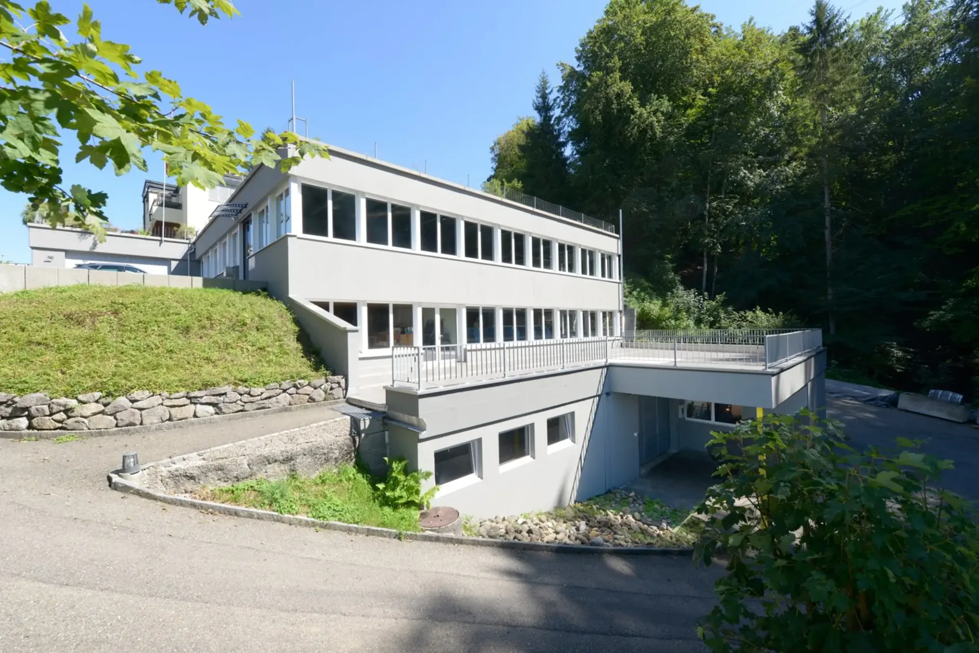 Attractive commercial property for conversion (residential)
