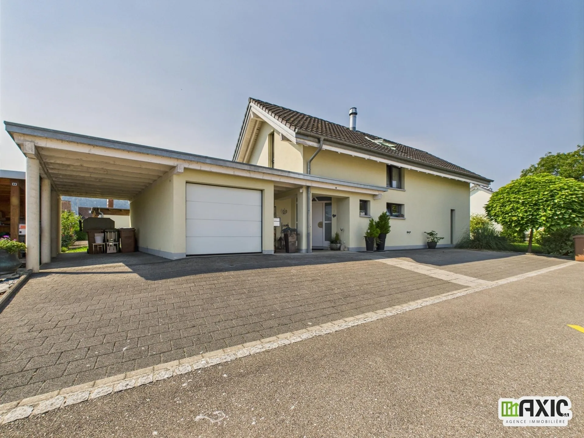 Villa moderne avec grand jardin et espaces lumineux - prix à discuter