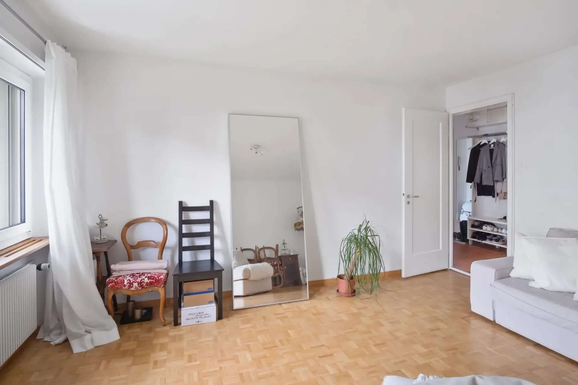 Appartement de 3 pièces complètement rénové avec espace de jardin et grande salle de loisirs dans un endroit très calme
