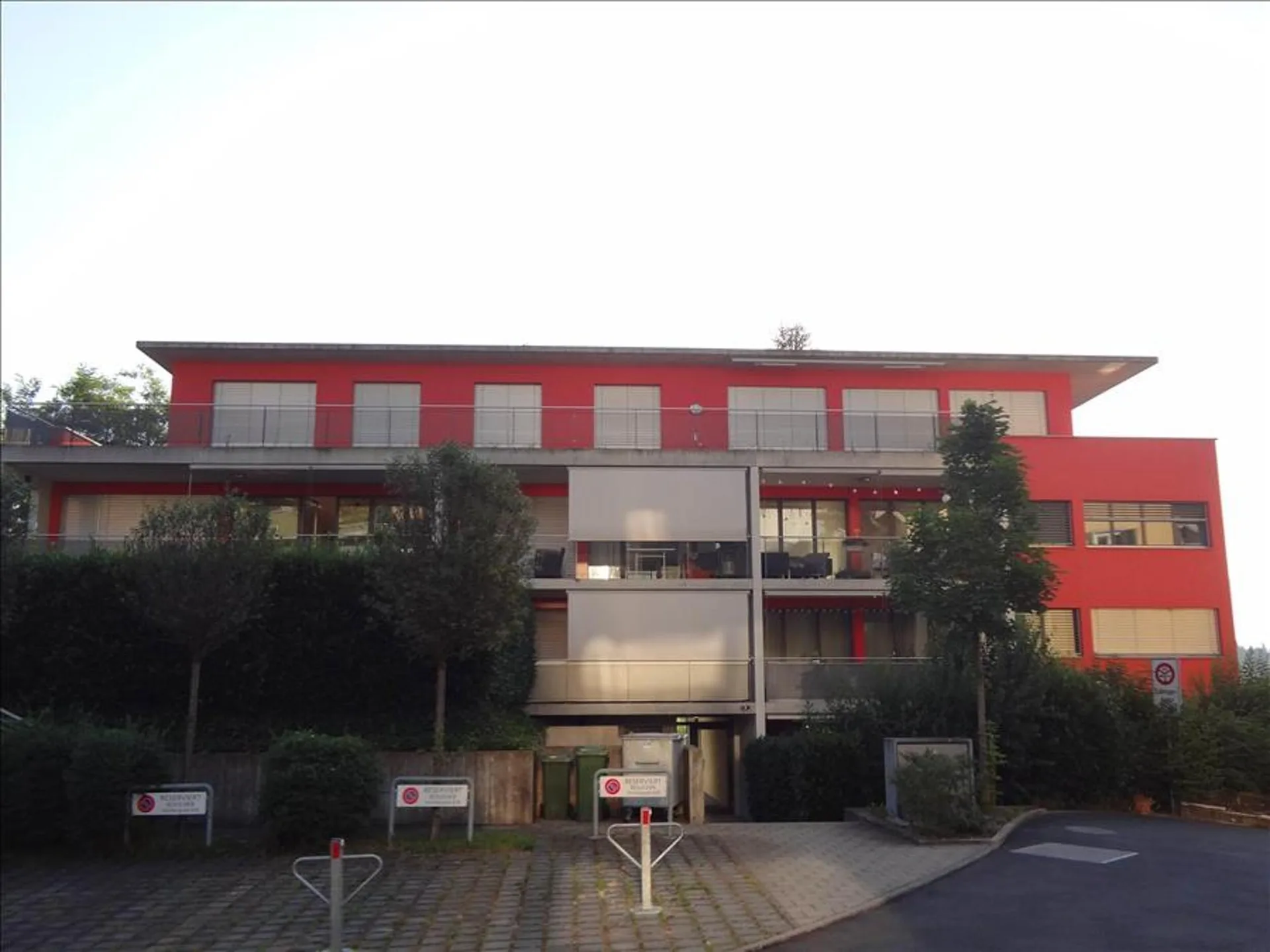 Louer sans caution - grand appartement loft avec place assise dans le jardin