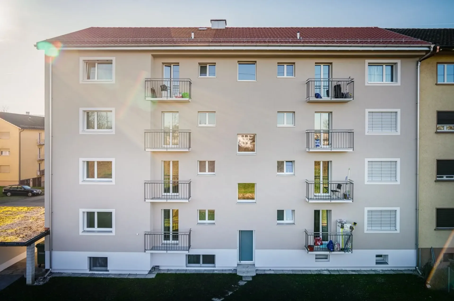 Renovated 4-room apartment for rent on the high ground floor
