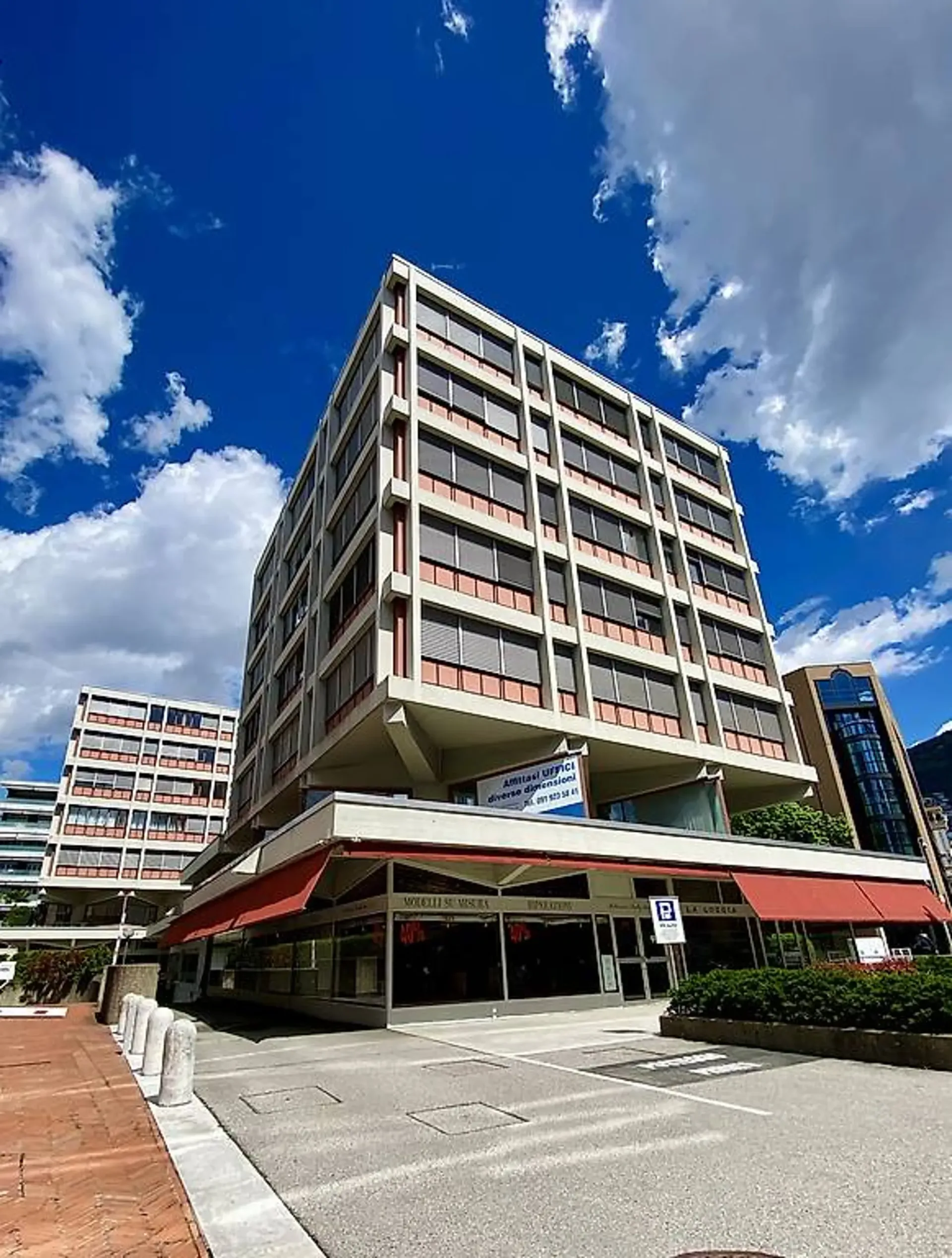 Büros verschiedener Größen im Zentrum von Lugano
