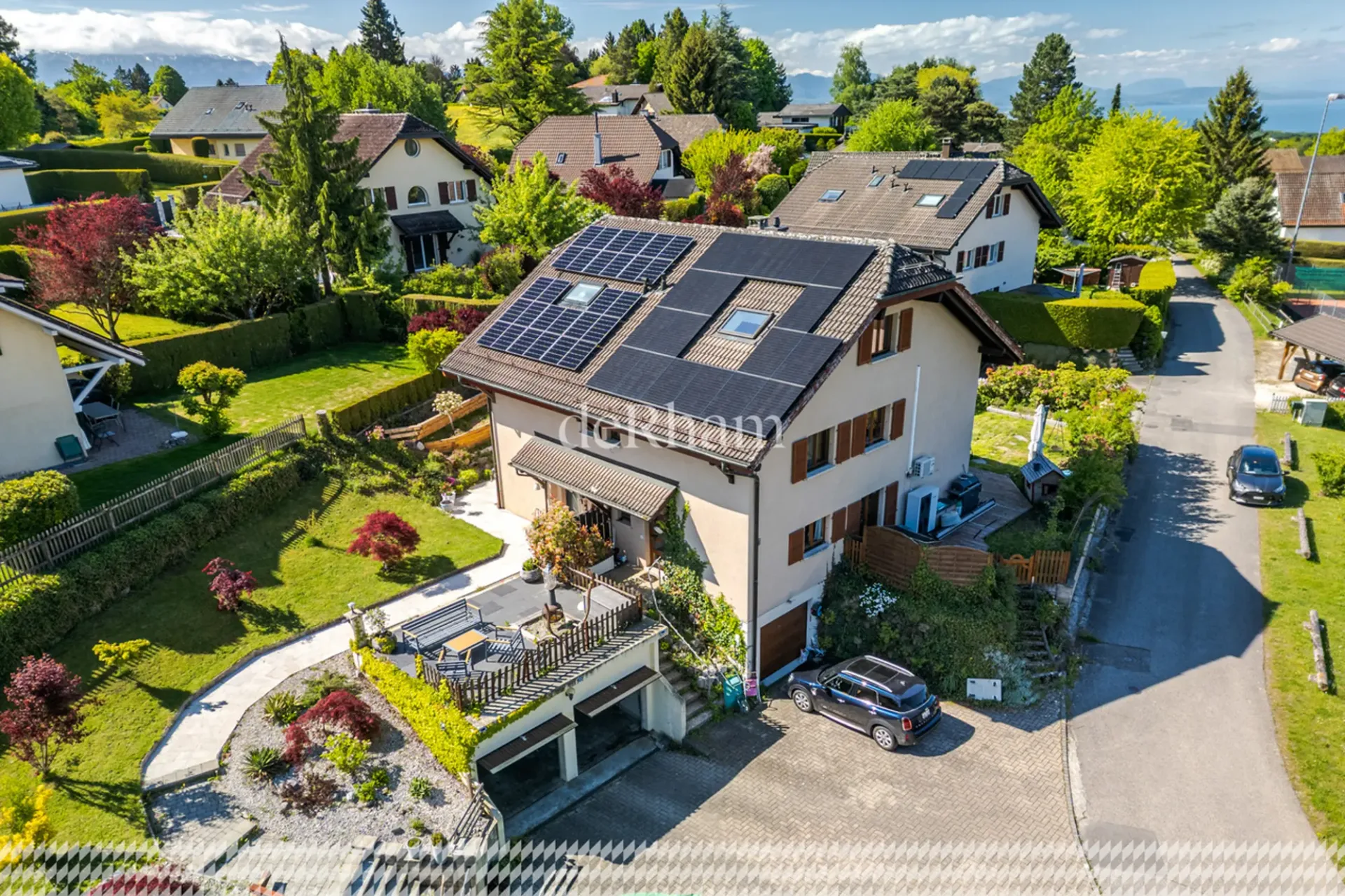 Charming semi-detached house with 5.5 rooms and beautiful garden