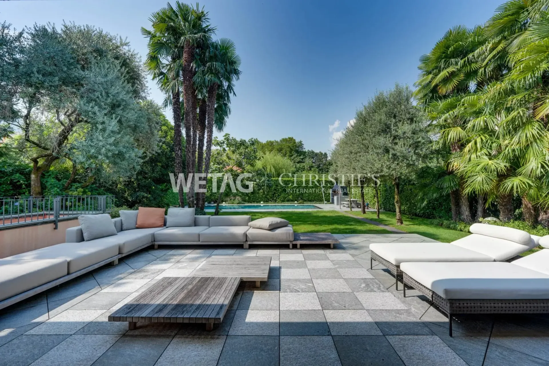 Exklusive & moderne Luxusvilla mit Aussenpool in privilegierter Lage zum Verkauf in Ascona