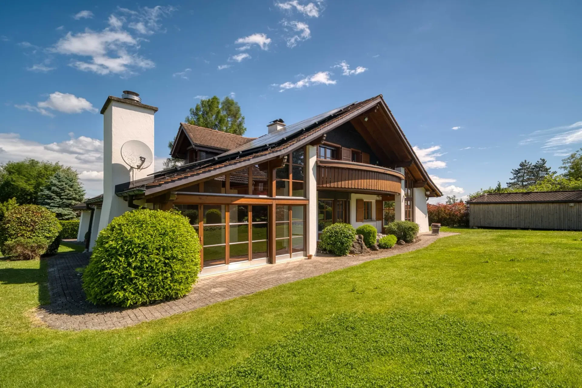 Einfamilienhaus mit sehr grossem Grundstück