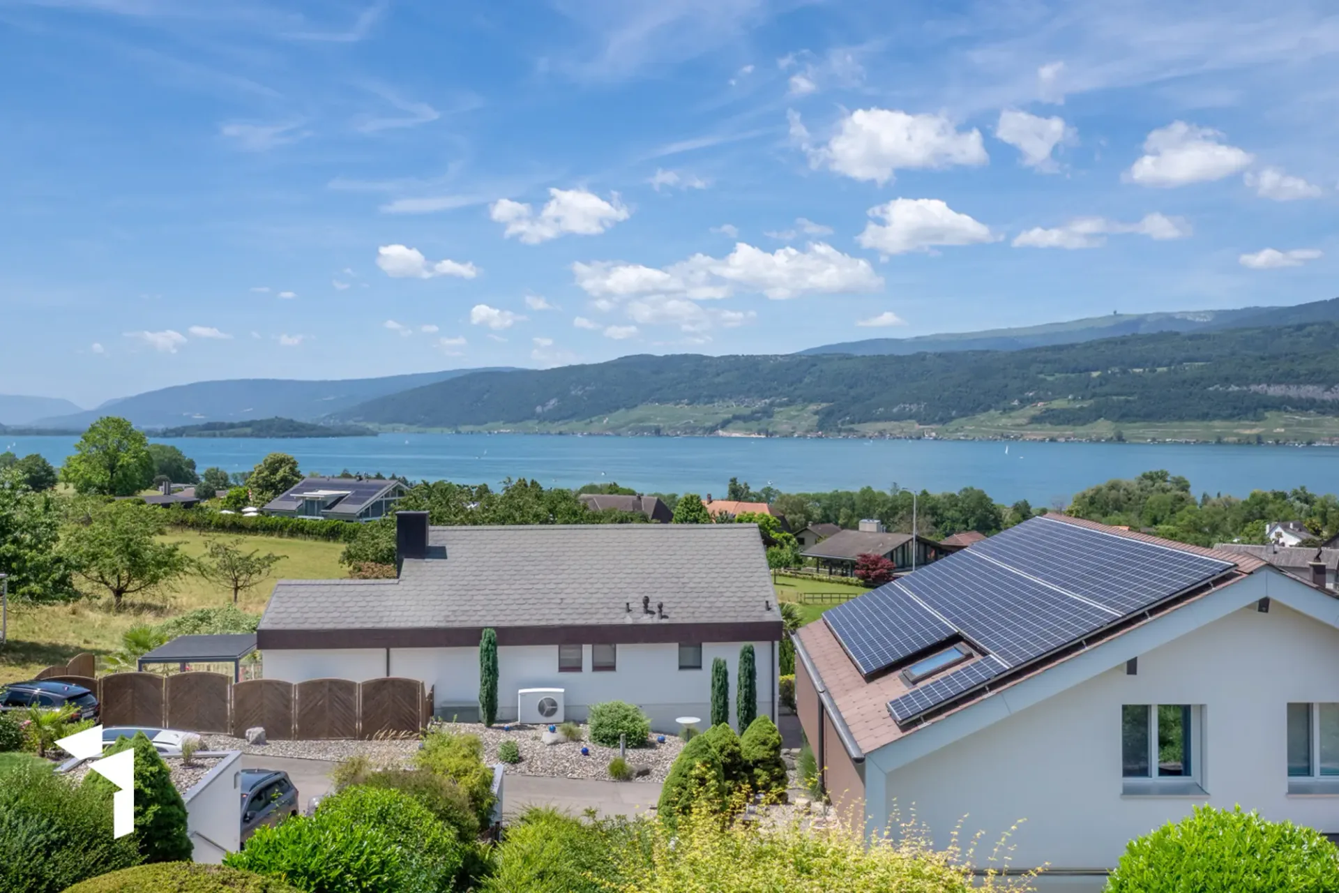 Fehr Immobilien - Gut besonntes 5.5-Zimmer-EFH mit Seesicht