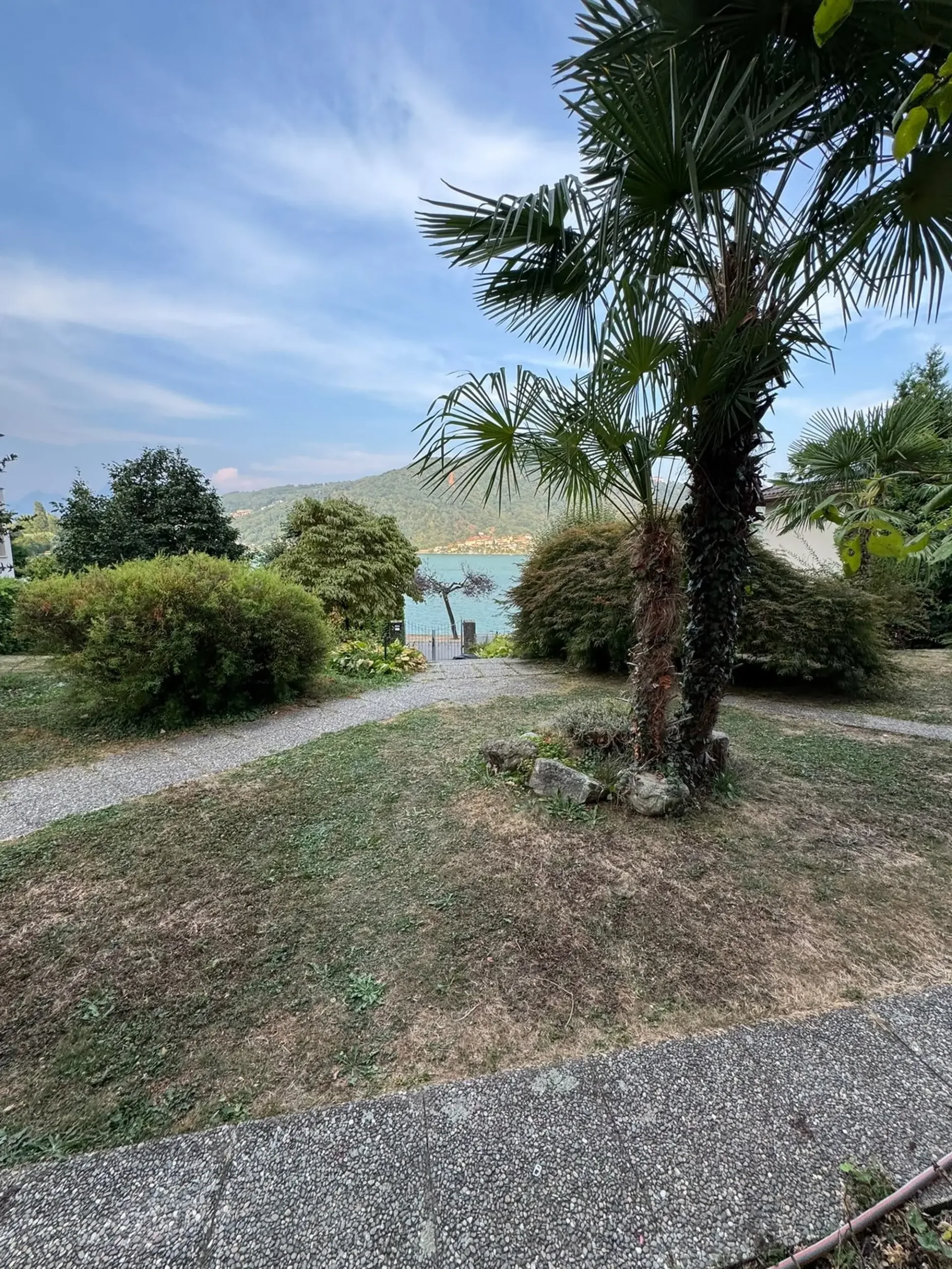 Villa exclusiva fronte lac avec vue à 180° – potentiel pour 4 appartements de luxe