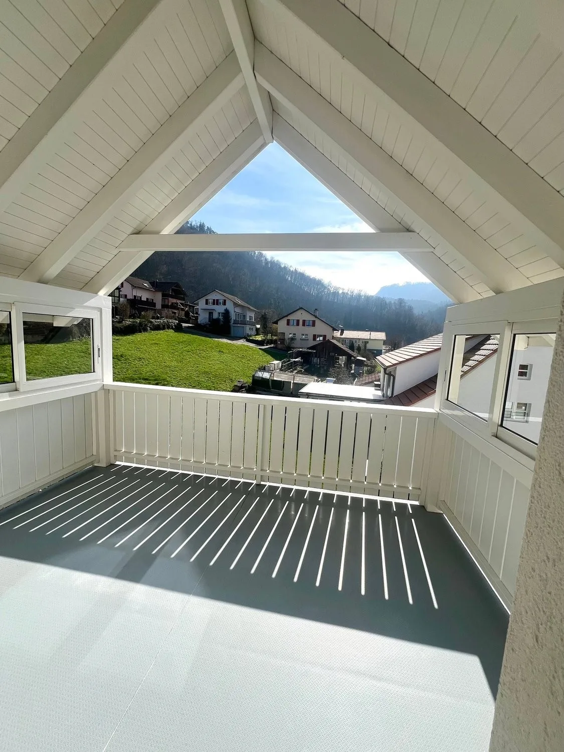 Grosszügige 4.5 Zimmerwohnung an ruhiger Lage und toller Aussicht