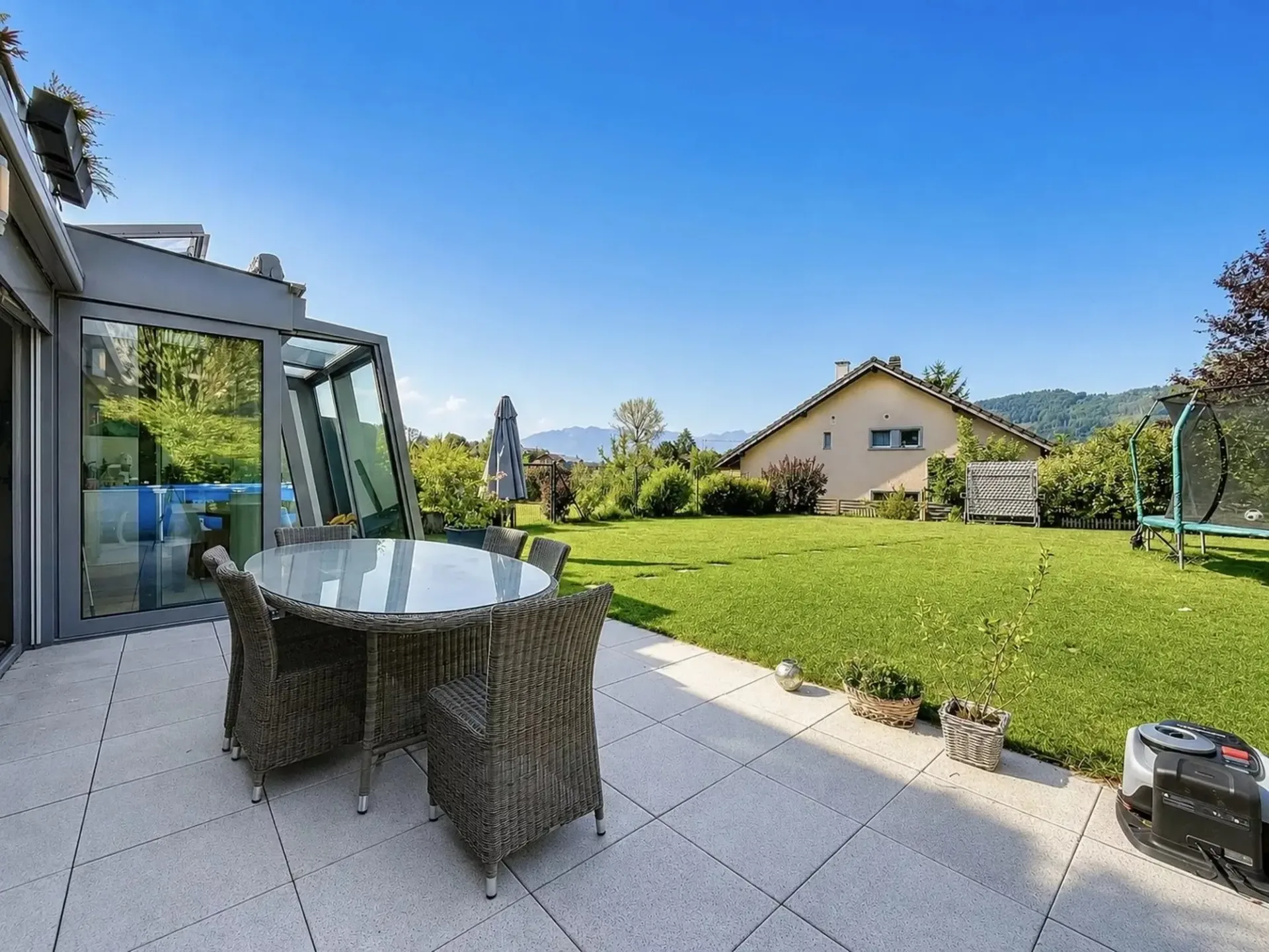 Wohnung mit 4.5 Zimmern und Garten