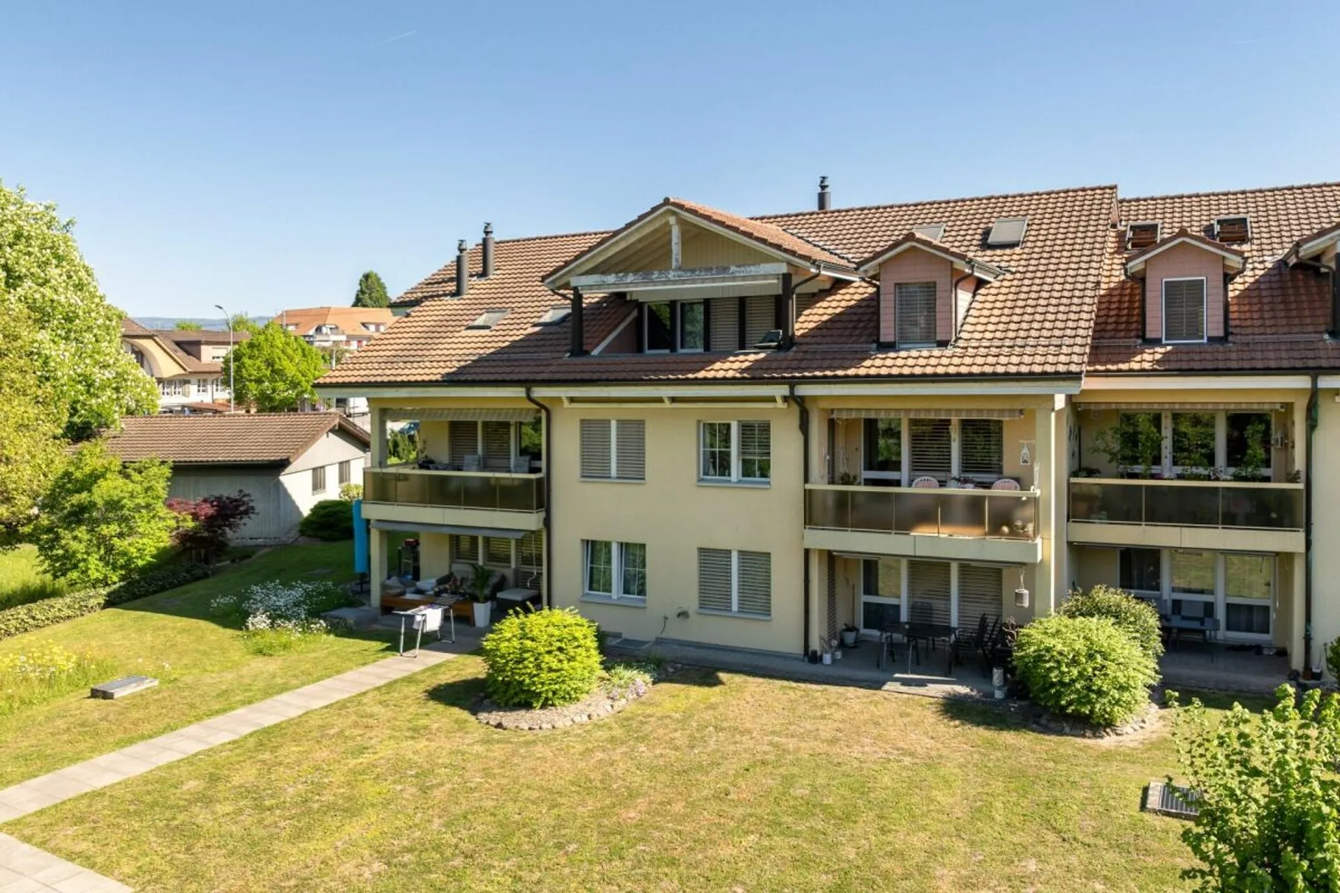 5.5-Zimmer-Wohnung in charmanten Mehrfamilienhaus direkt am Lyssbach