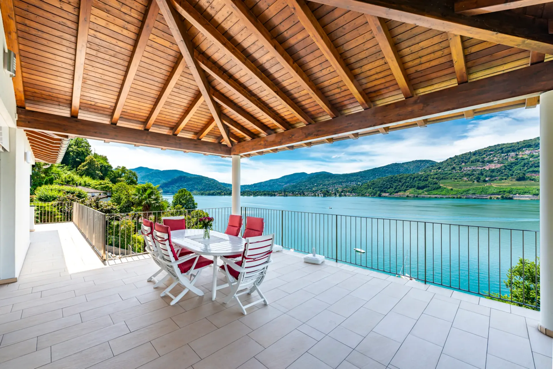 Elegante villa con vista lago a Montagnola