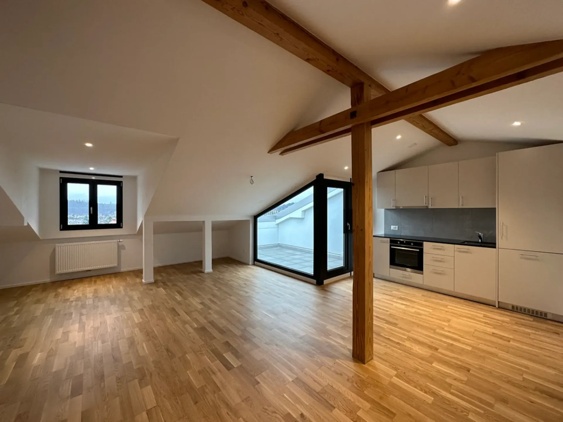 Moderne 2.5-Zimmerdachwohnung im 3. Stock mit Balkon