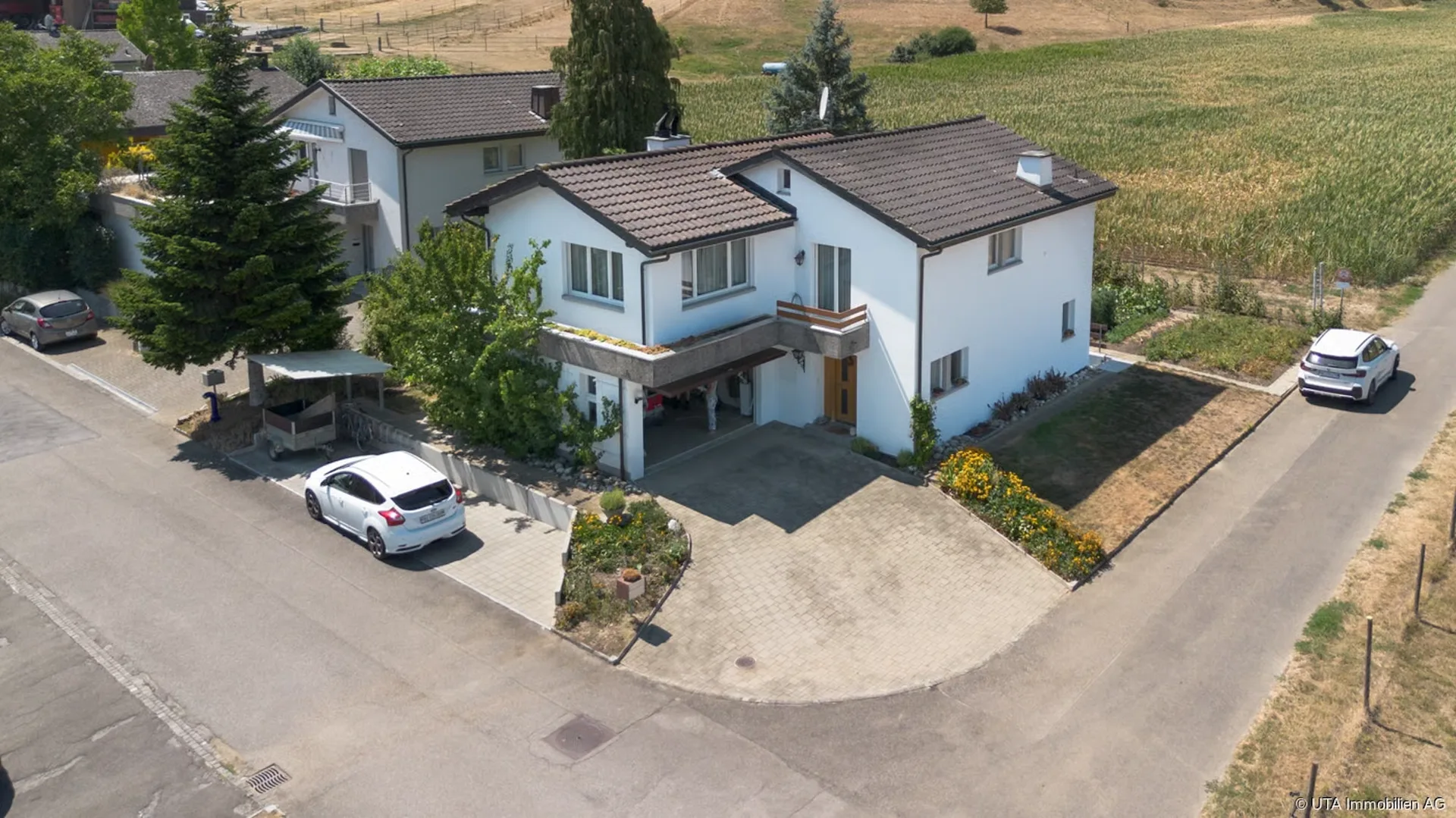 Maison unifamiliale avec jardin magnifiquement aménagé, directement adjacent à la voie