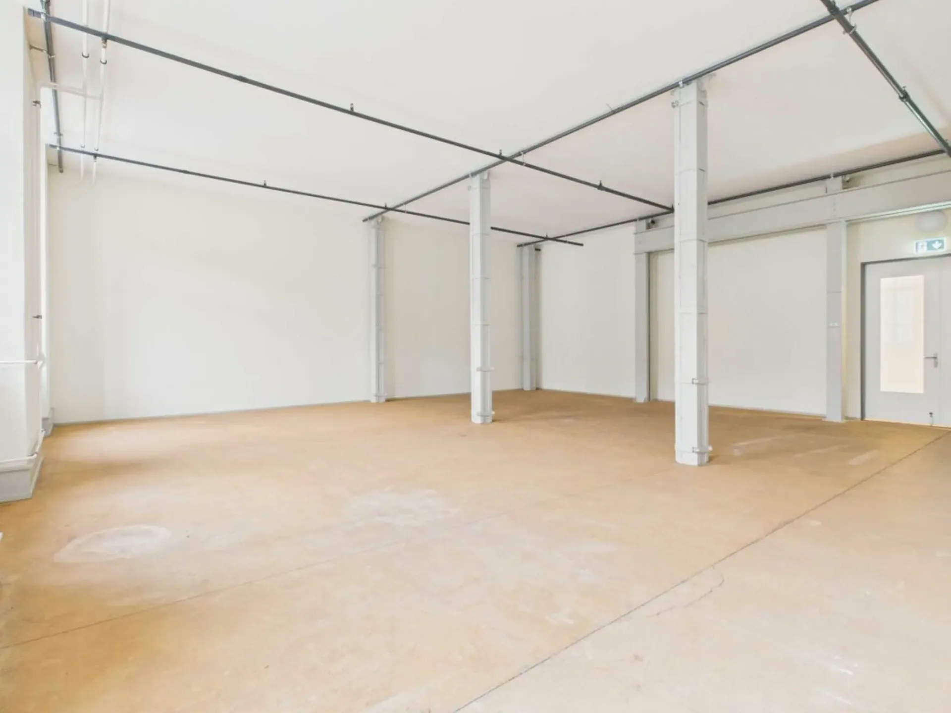 Flexible Gewerbeflächen in modernem Gewerbehaus mit exklusivem Rohausbau
