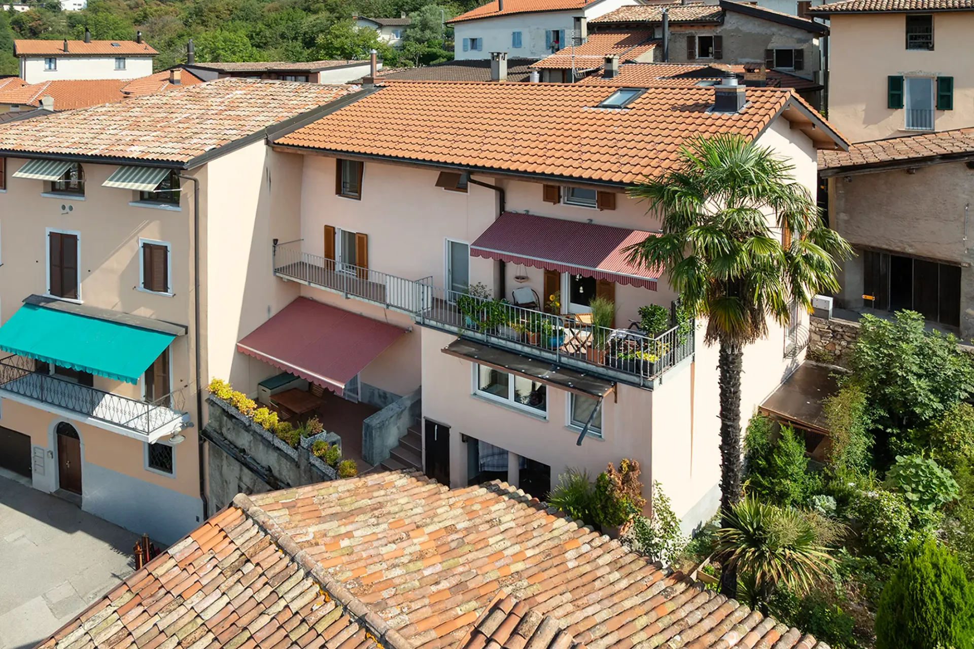 Panoramahaus: zwei Apartments und private Garage