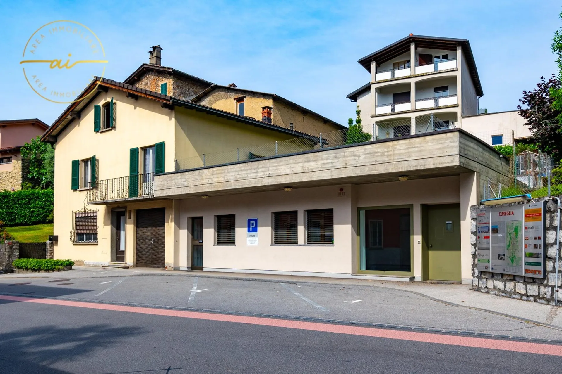 Casa unifamiliare con locale commerciale annesso