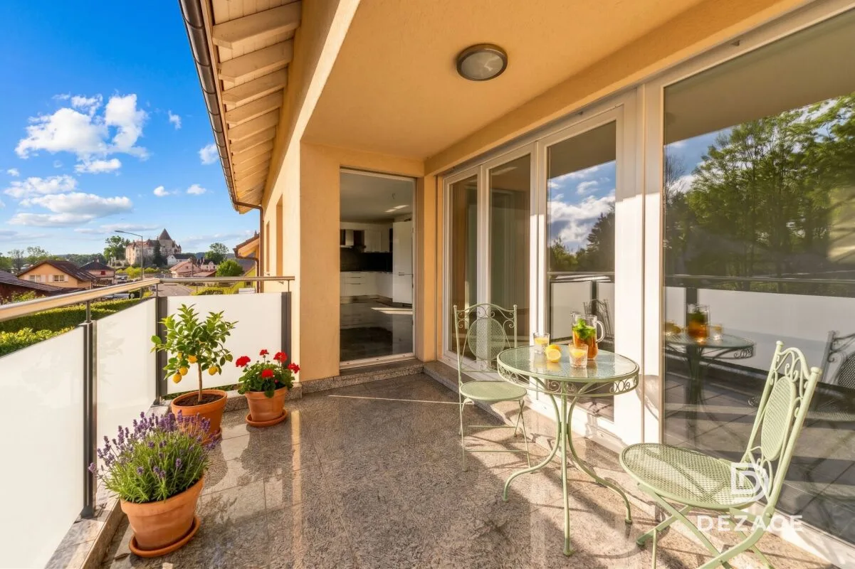 Appartement traversant aux volumes exceptionnels : 4 chambres et garage-box !