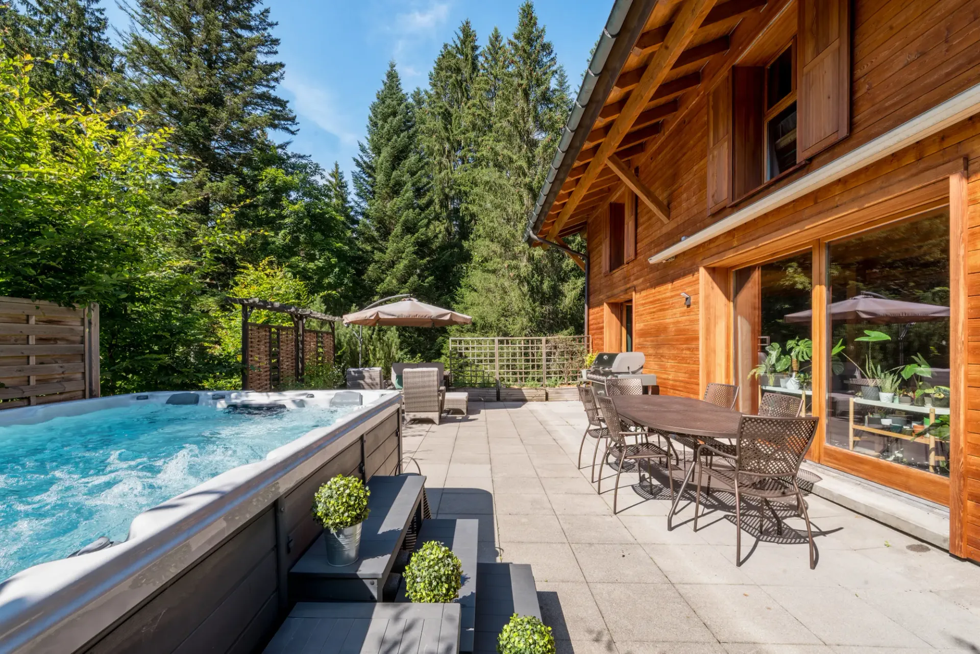 LES PACCOTS - PRÄCHTIGES CHALET MIT 7.5 ZIMMERN