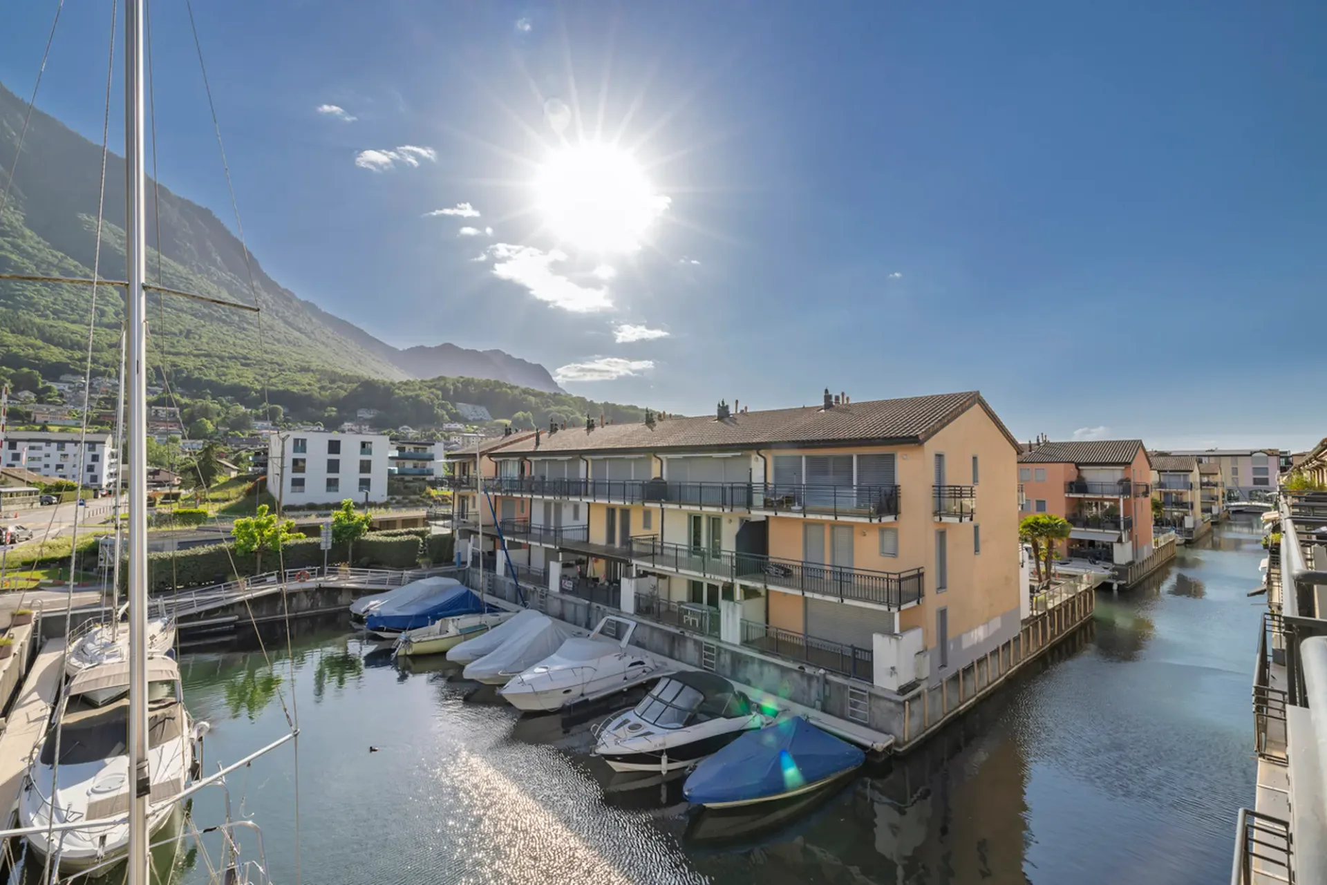 Duplex mit Charme in Marina, direkt am Wasser!