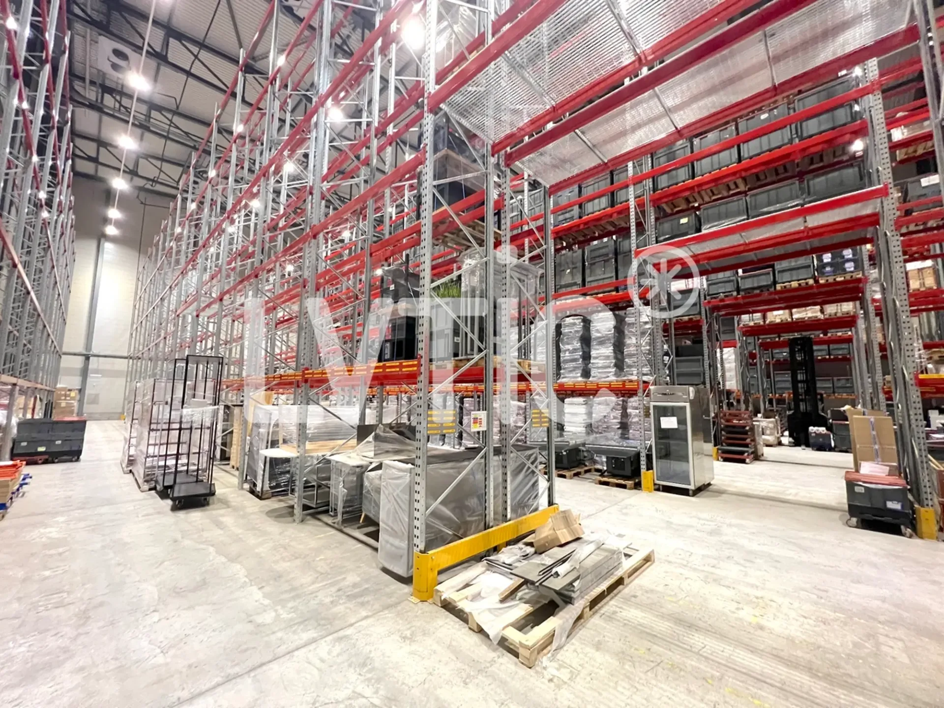 Lagerhallen von 2200 m2, ab 1500 m2, zu vermieten in Meyrin - Satigny