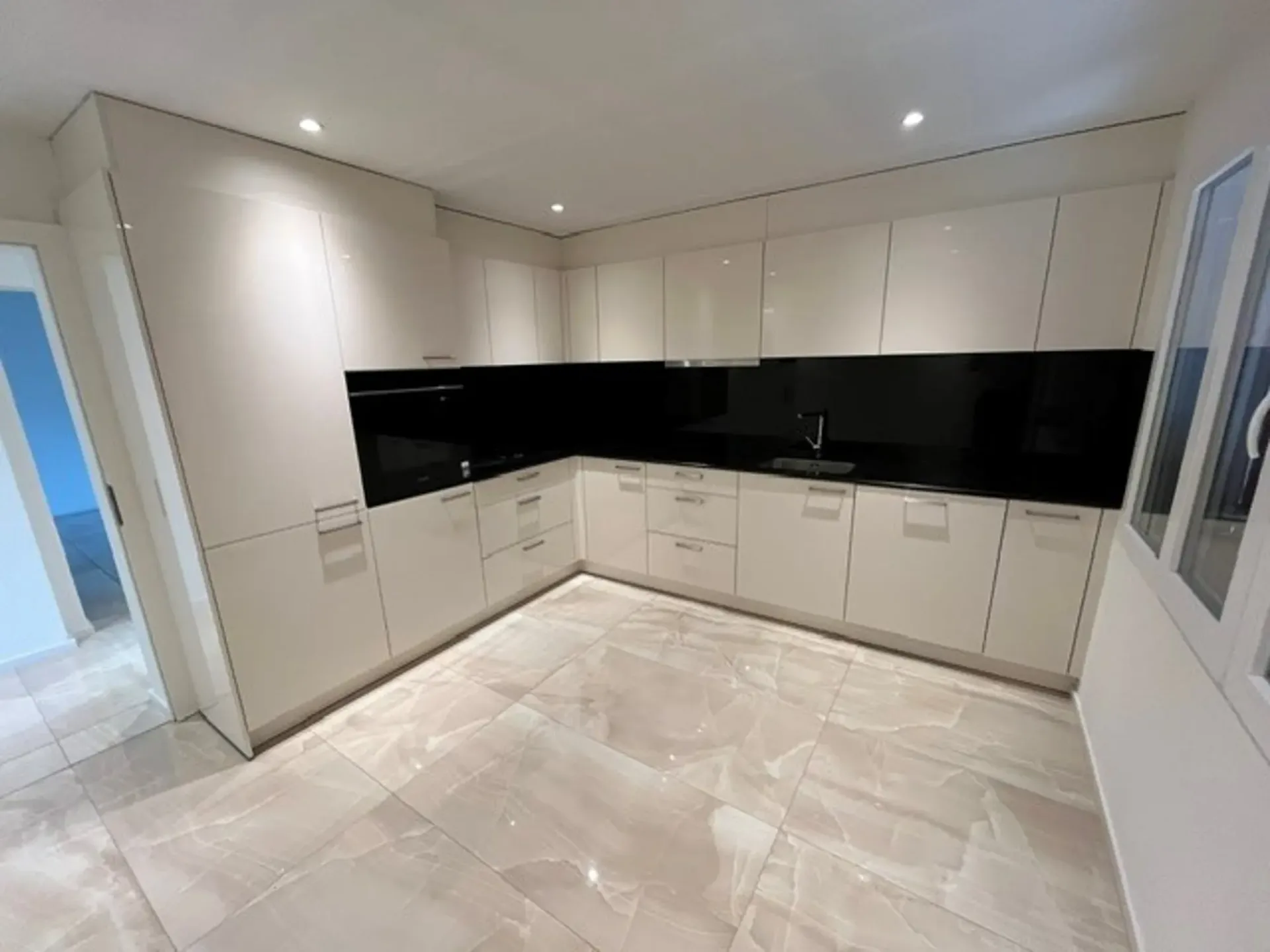 Attractive apartment with owner-occupier standard