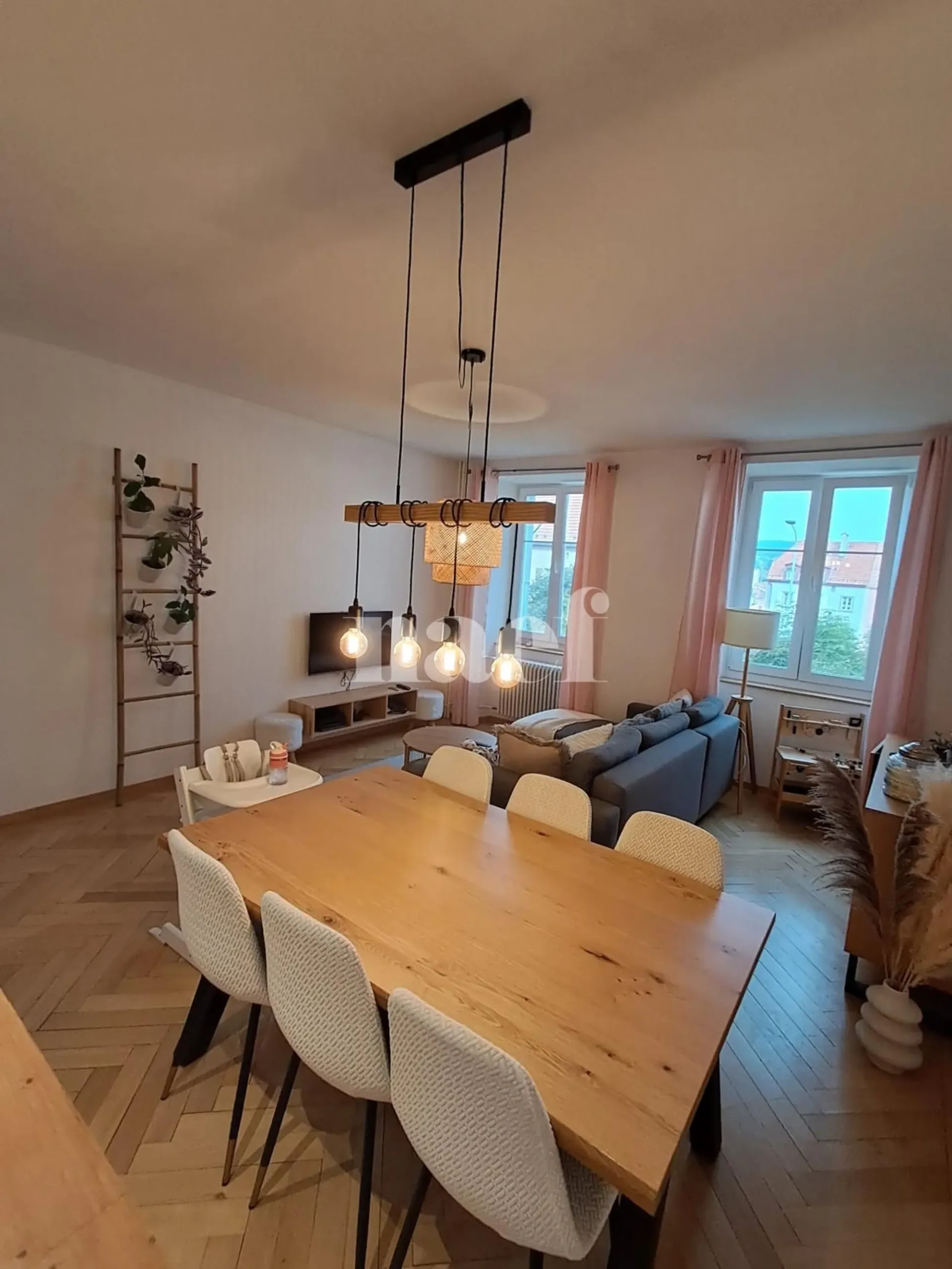 Schönes Erdgeschosswohnung mit eingerichteter Küche