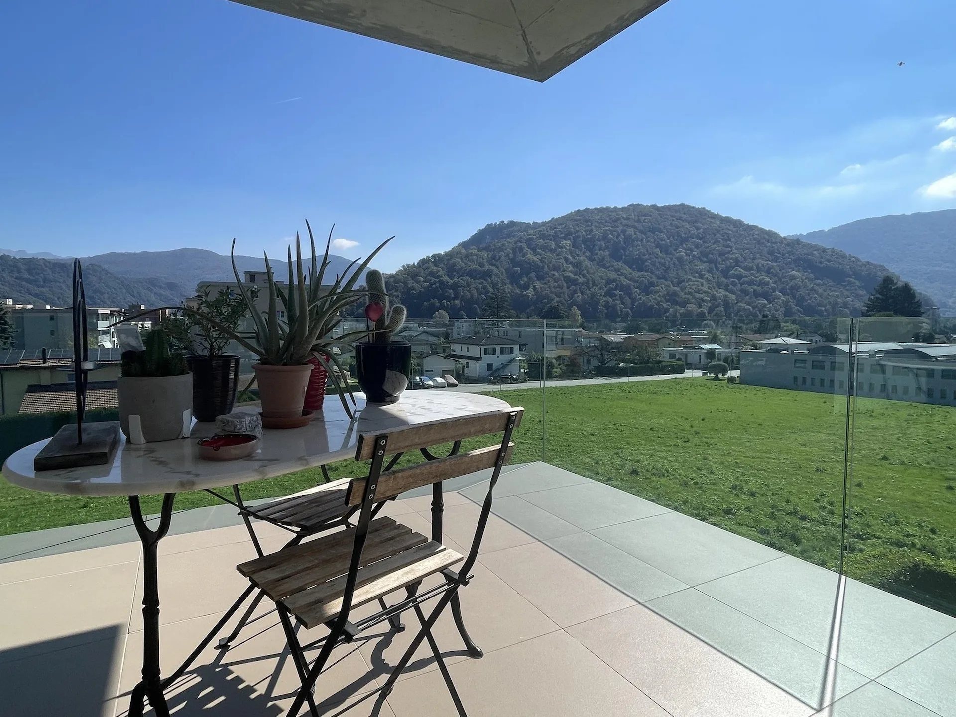 Schönes Apartment 3.5 mit großer Terrasse und 2 Parkplätzen