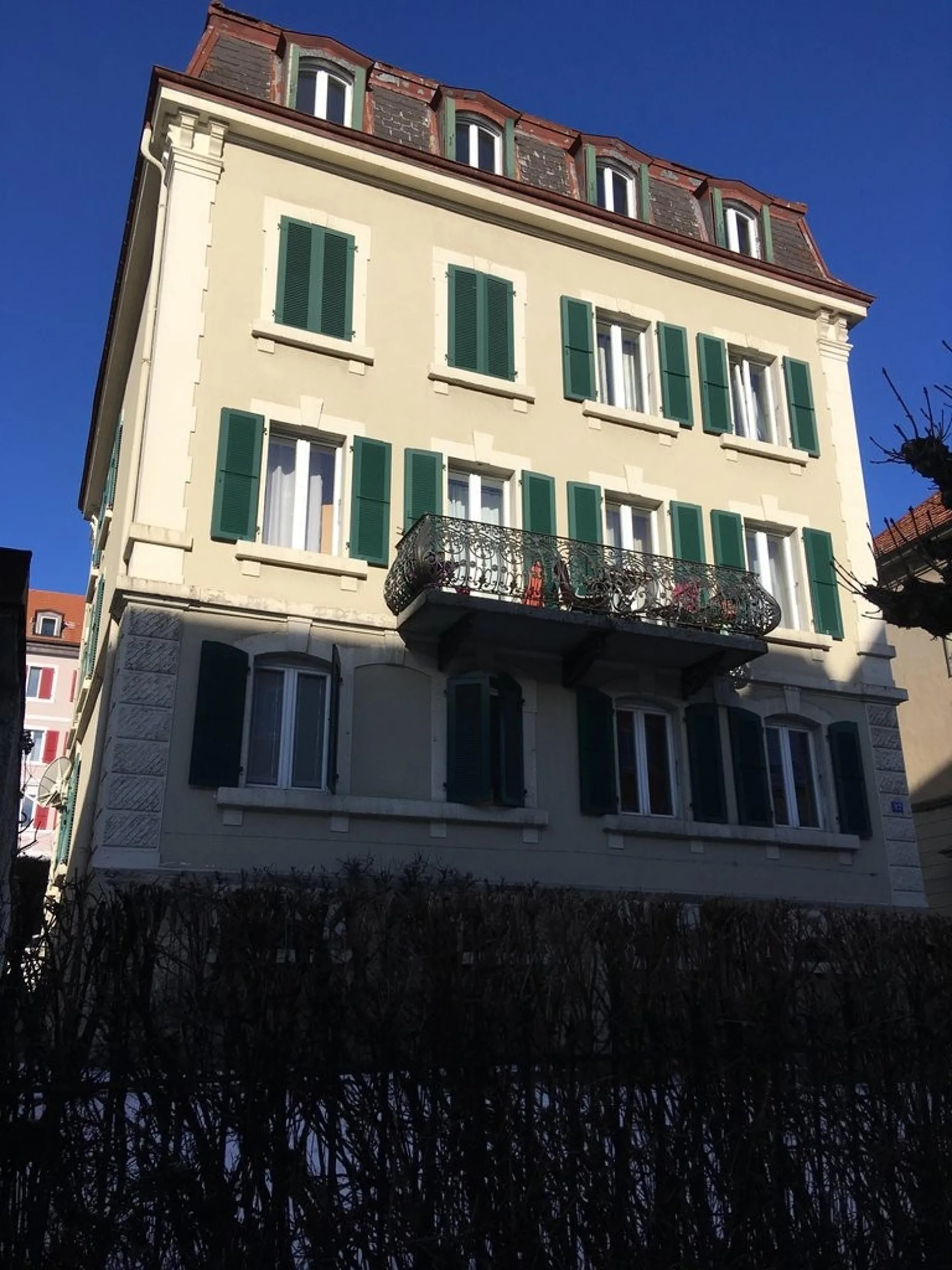 SCHÖNES APPARTEMENT ZUM VERMIETEN MIT BALKON