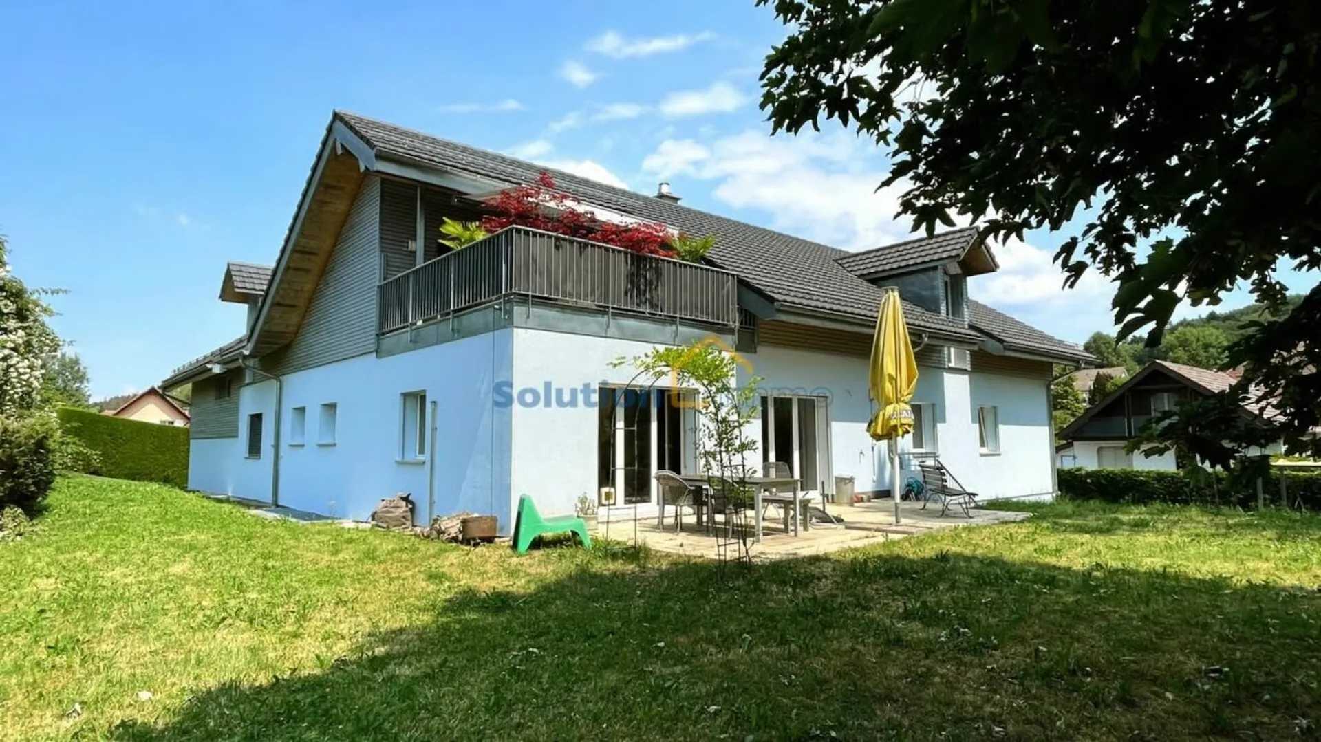 Charmant immeuble de 3 appartements avec superbe jardin