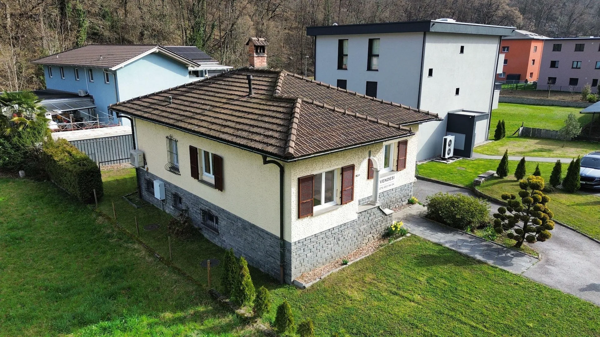 Elegantes Einfamilienhaus mit 4,5 Zimmern und Bergblick in Pollegio