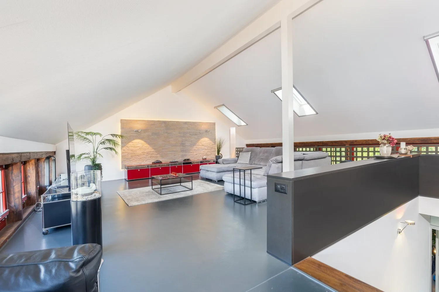 Exklusive 4.5-Zimmer-Dach-Loft auf 2 Etagen – Trendiges Wohnen mit Stil