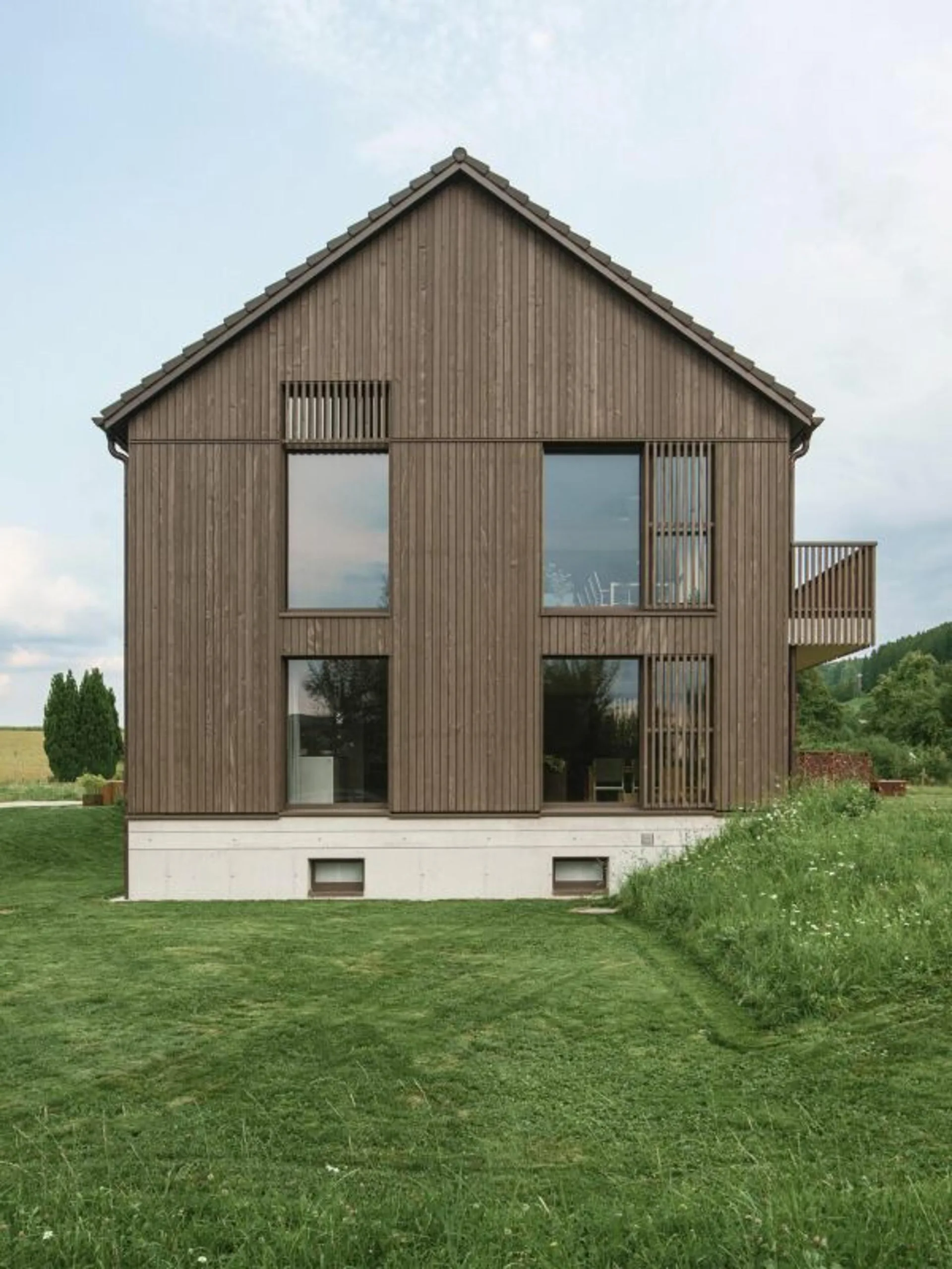 Modernes Wohnen mit Galerie, Garten und eigener Tiefgarage (Eckhaus)
