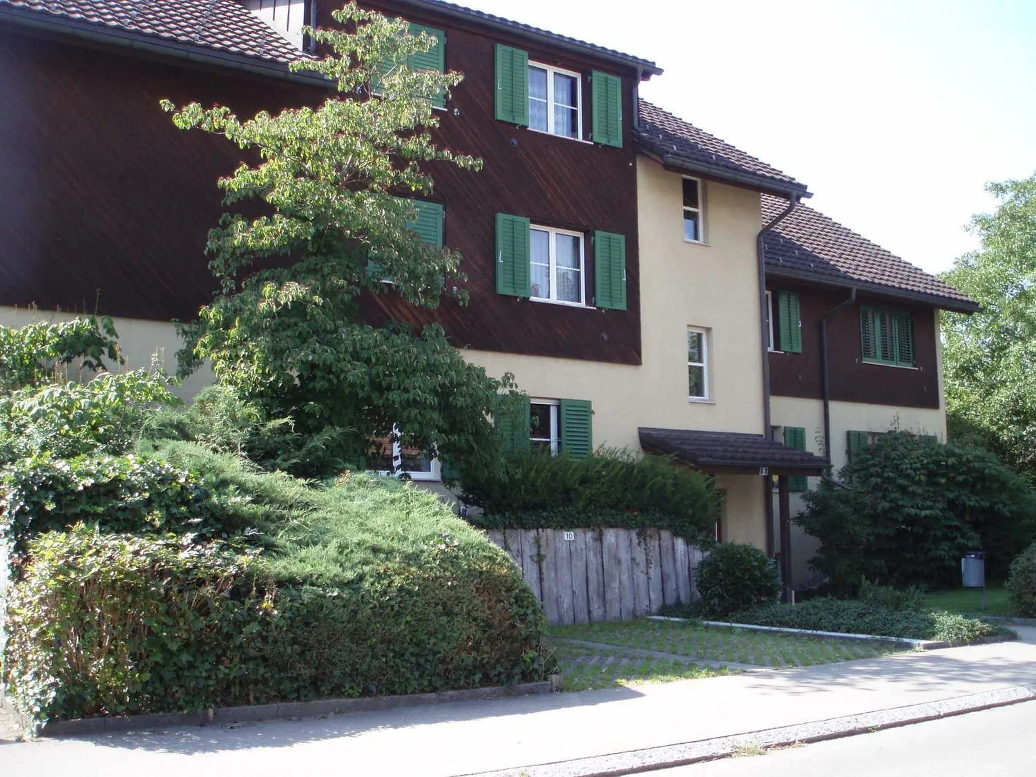 Dachwohnung an ruhiger und sonniger Lage