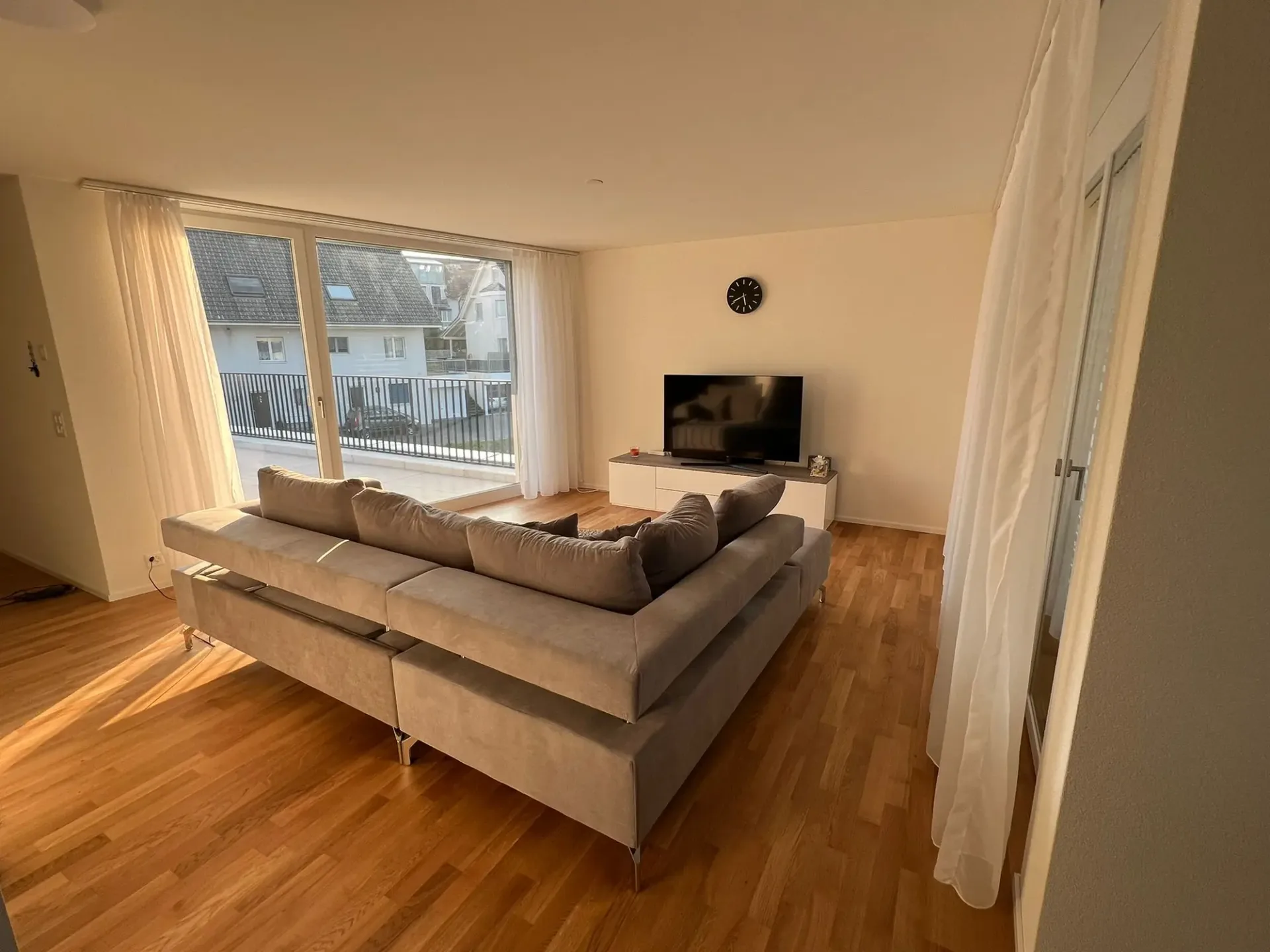 Exclusive 4.5-room attic apartment with spacious terrace in a quiet residential area in Rothrist