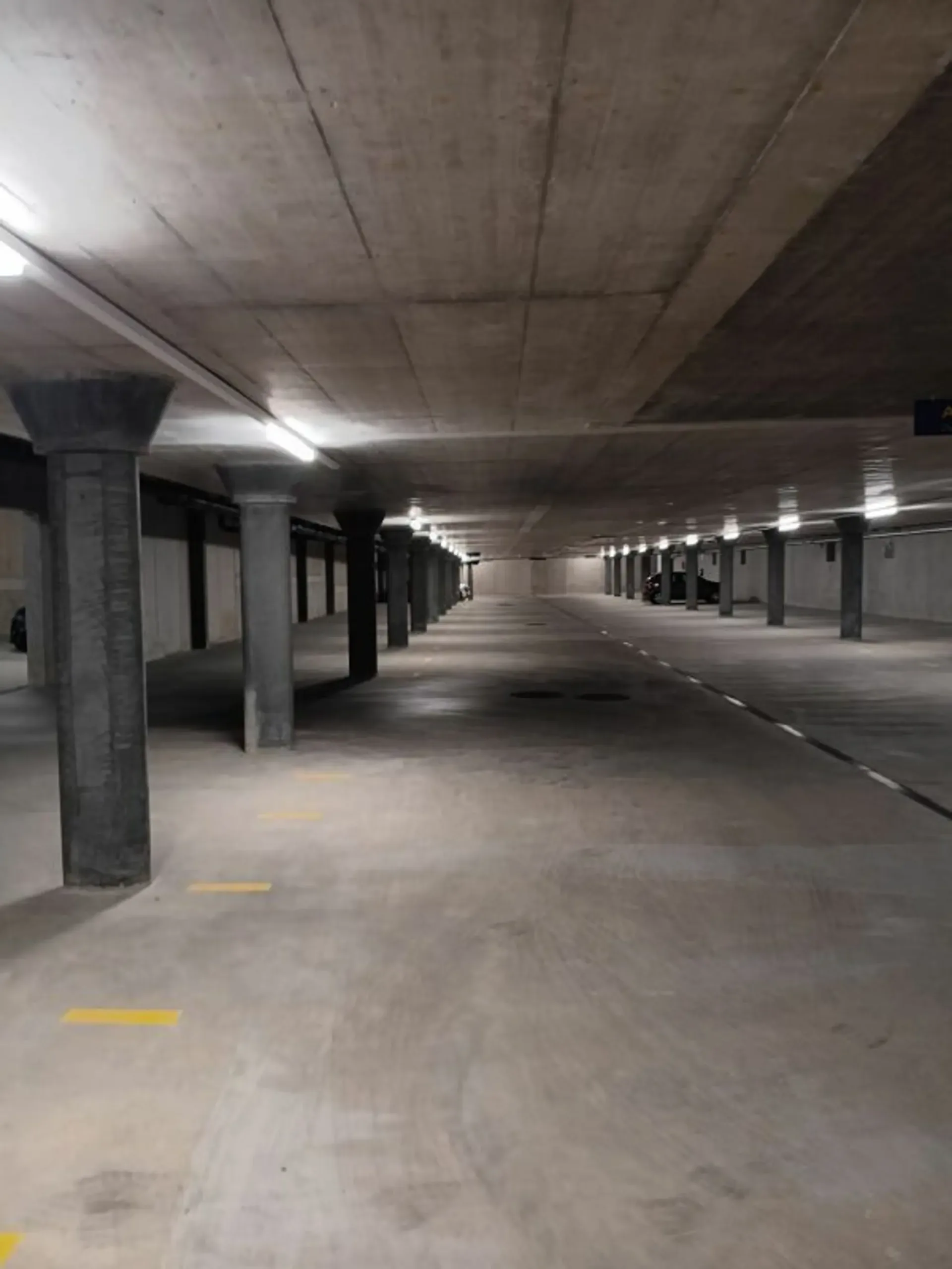 Zu vermieten : neue Motorrad-Einstellhallenplätze  in Avenches