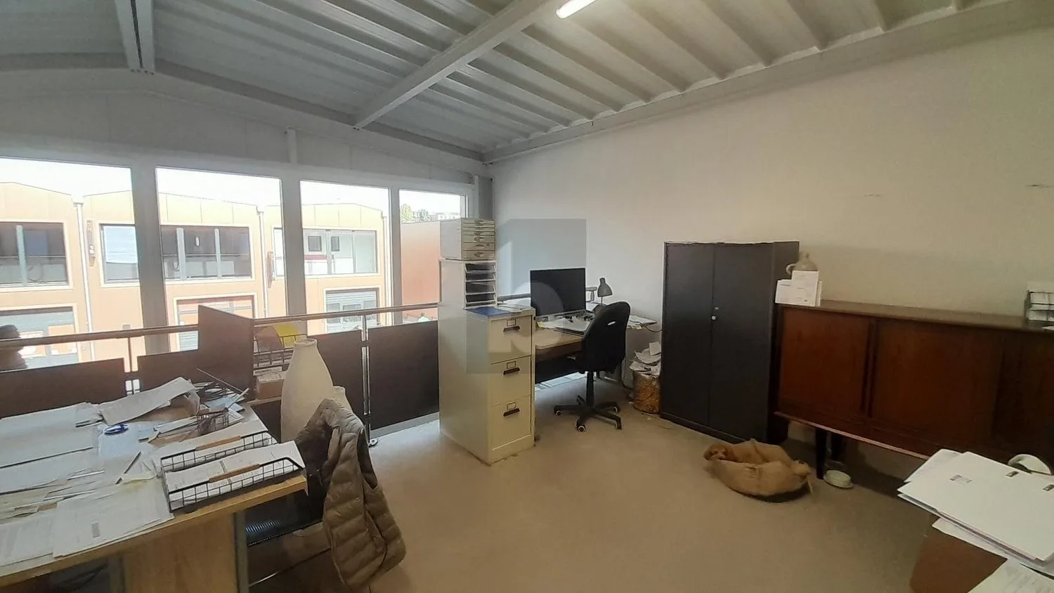 BOX/BUREAU EN DUPLEX AVEC PARKING