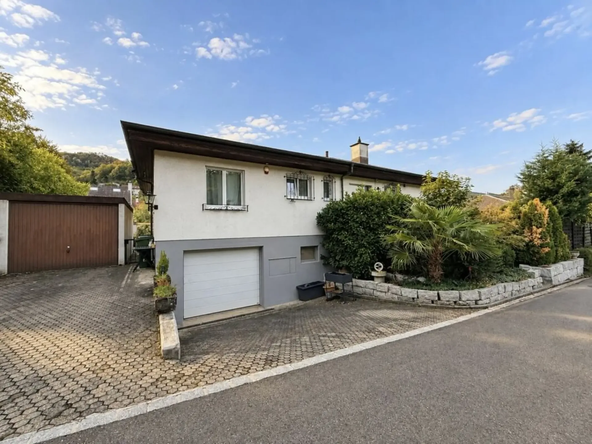 Ein Zuhause mit Charme und wunderschönem Garten in Duggingen
