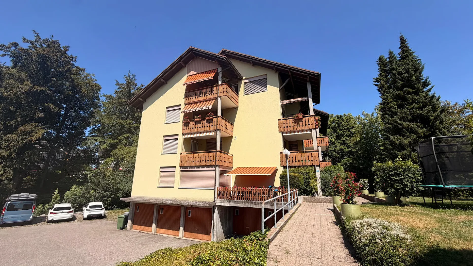 Apartment building with 8 units for sale in Fahrwangen