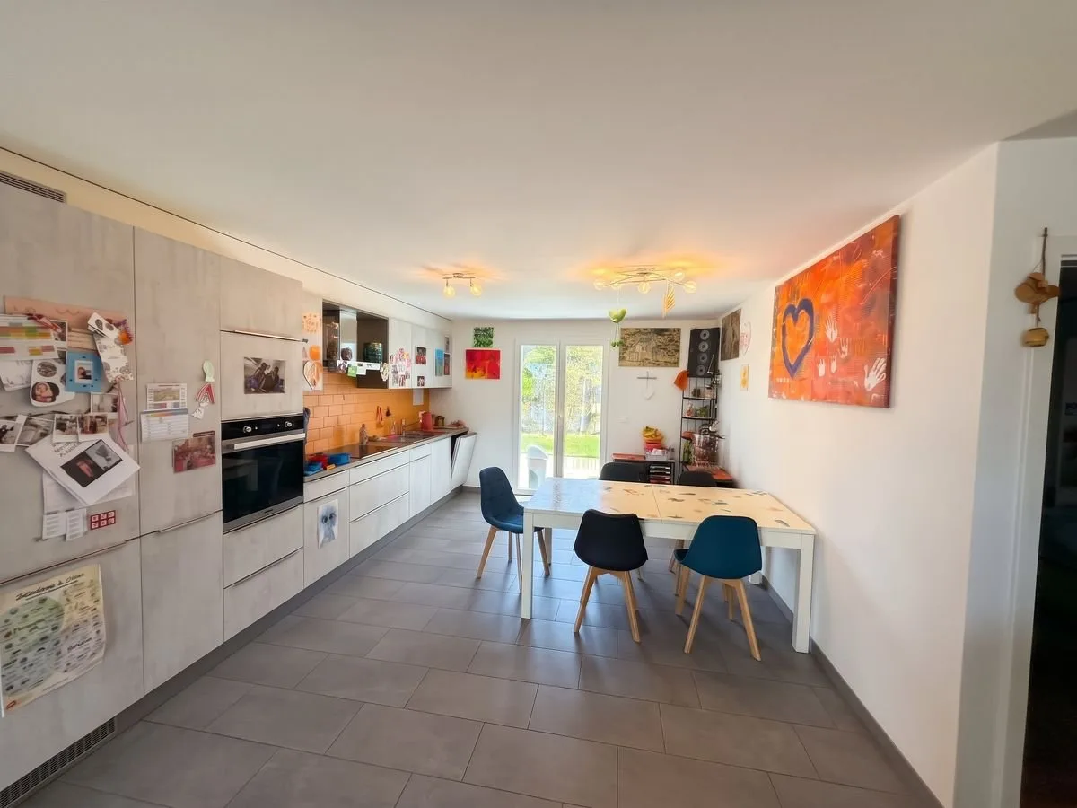 BAVOIS, 5.5-room apartment, through and bright!