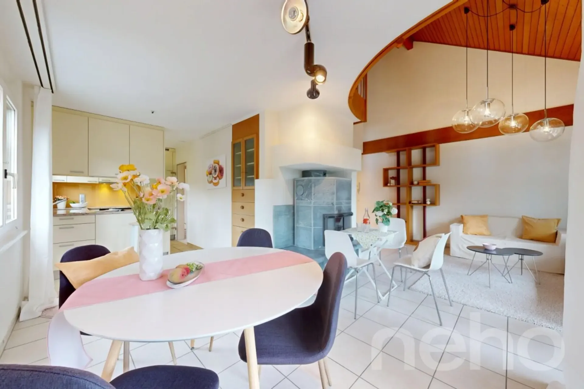 Lichtdurchflutete 5.5-Zimmer-Dachmaisonette mit Galerie und Balkon