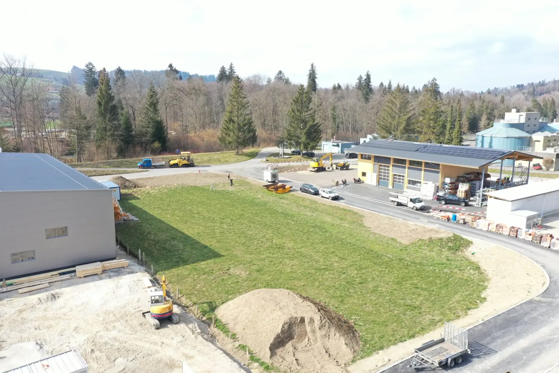 Espaces commerciaux, bureaux et stockages flexibles dans un nouveau bâtiment ; - pouvant être agrandis individuellement à partir de 100 m²