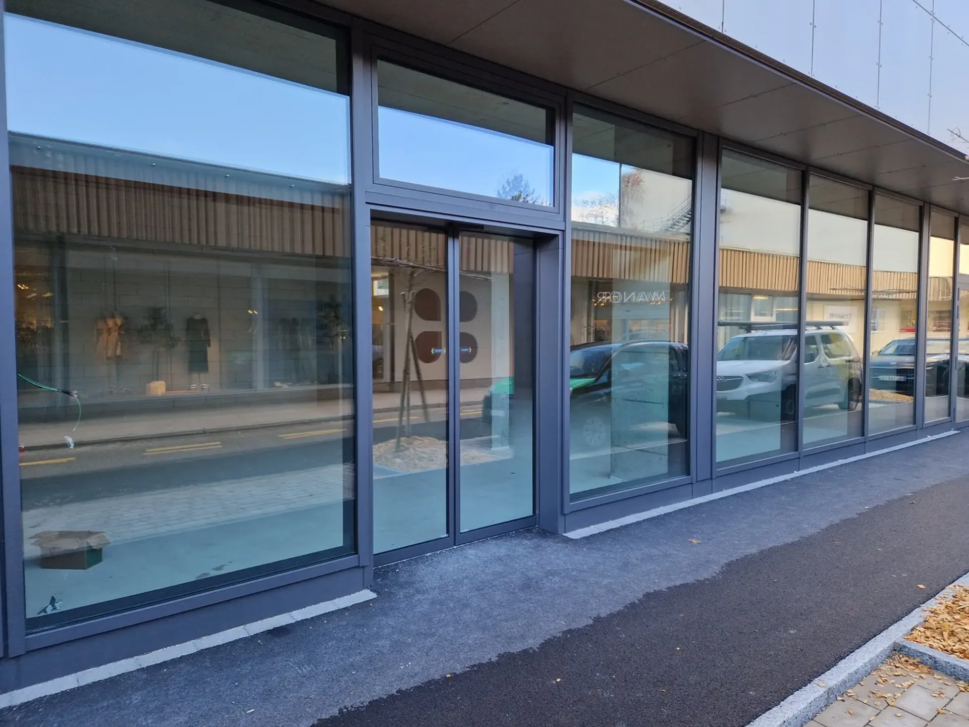 Lokal gewerblich ideal in Delémont – 185 m², behindertengerecht, sofort verfügbar