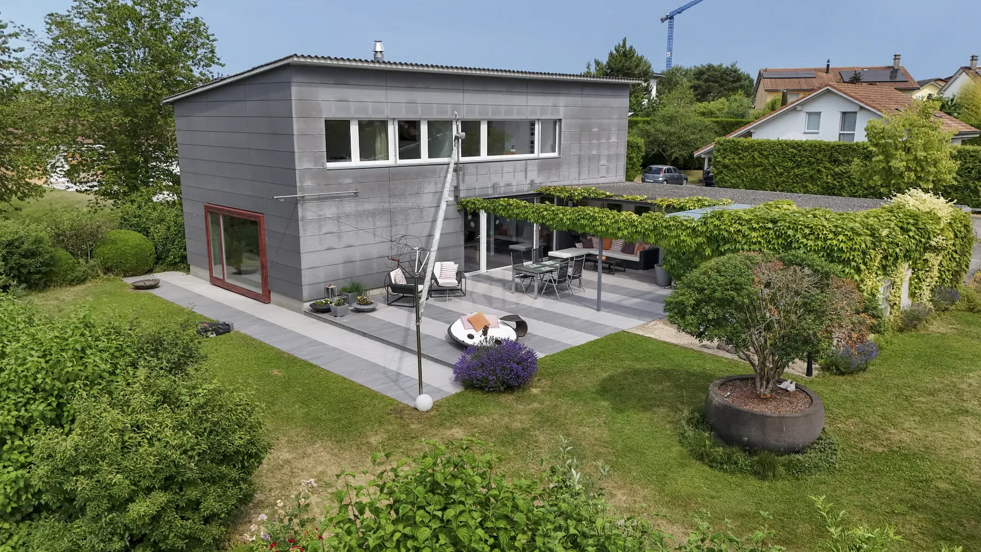 Helles Villa mit Garten in ruhiger und grüner Umgebung