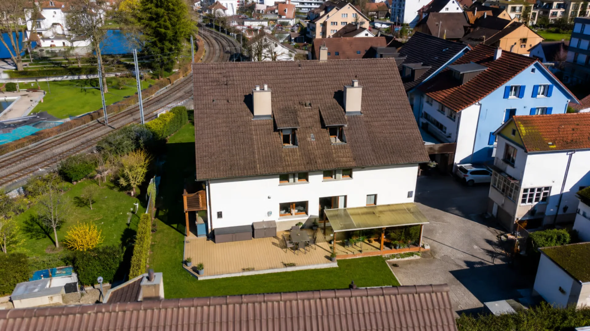 Charmante 4.5-Zimmer-Wohnung mit Cheminée & hohen Decken - Mit individuellem Modernisierungsprojekt