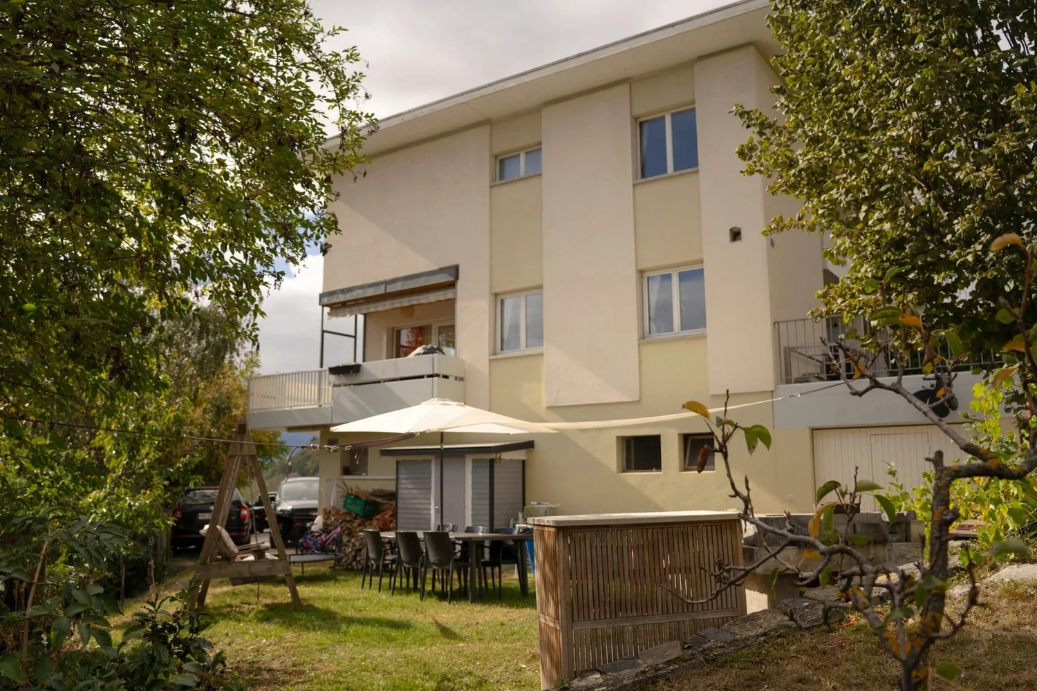 Maison 5,5 pièces jumelée avec grand jardin. Grimisuat, VS