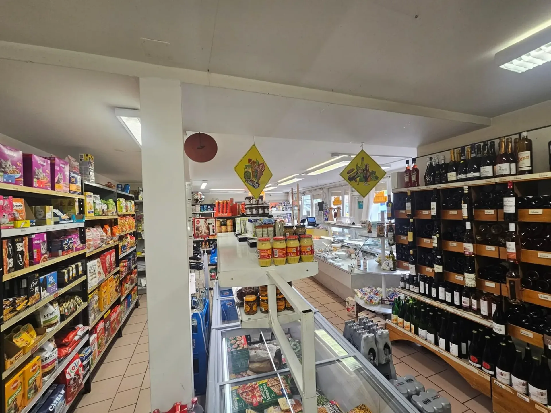 Lokal Gewerbeimmobilie von 75 m² in Froideville - Ideal für Nahversorger