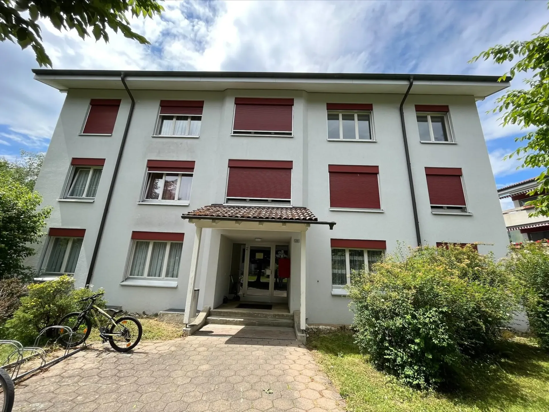 Schöne, grosszügige 3.5 Zimmer Wohnung mit neuer Küche