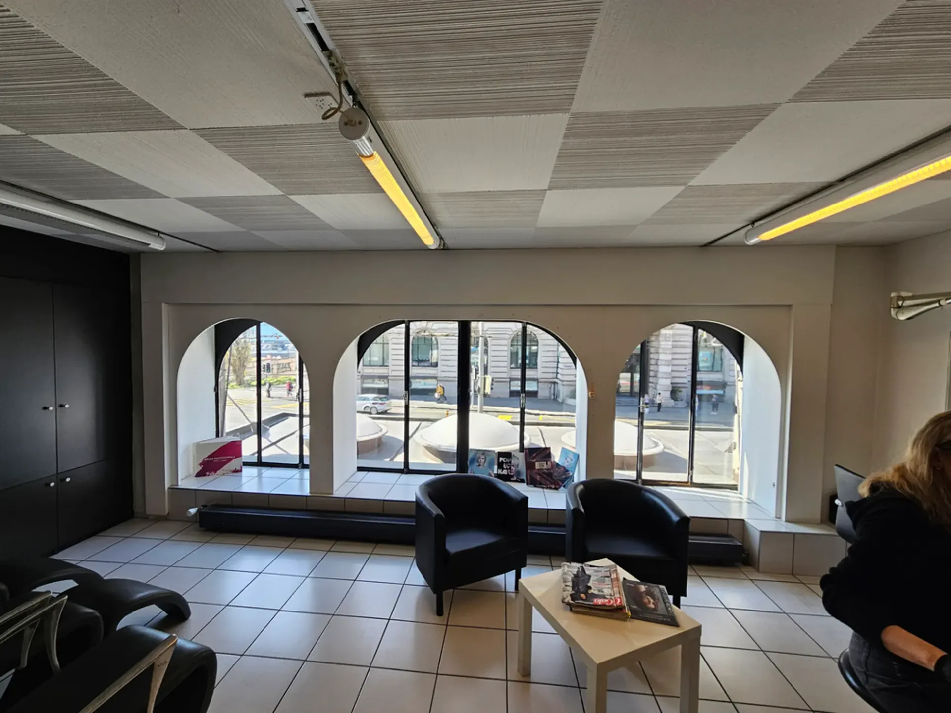 Locale commerciale di 88 m2 in place Saint-François a Losanna