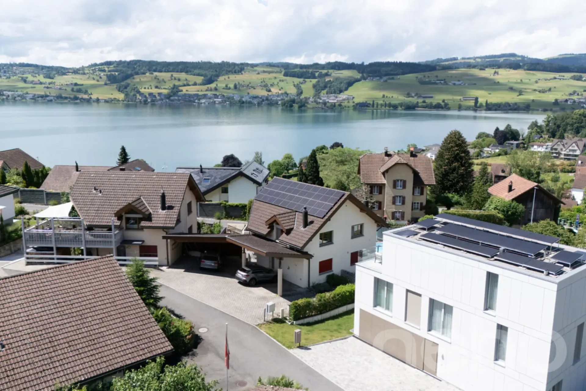Doppeleinfamilienhaus mit Doppelcarport und Photovoltaikanlage